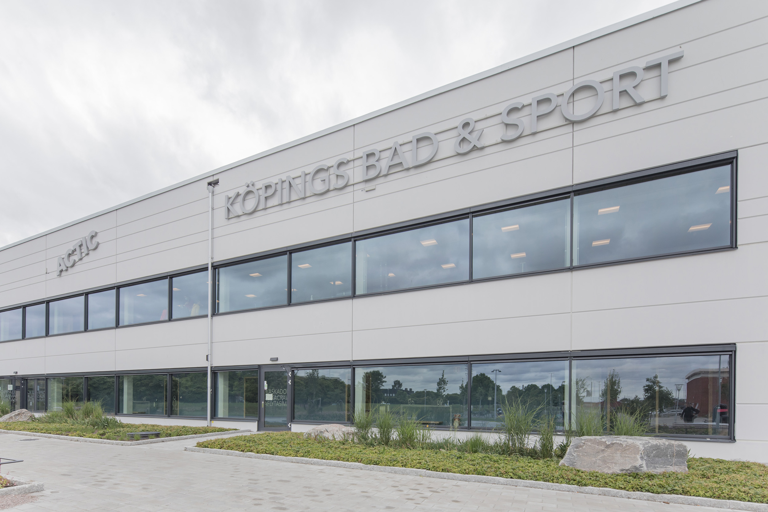 Träna och simma på Actic Köping