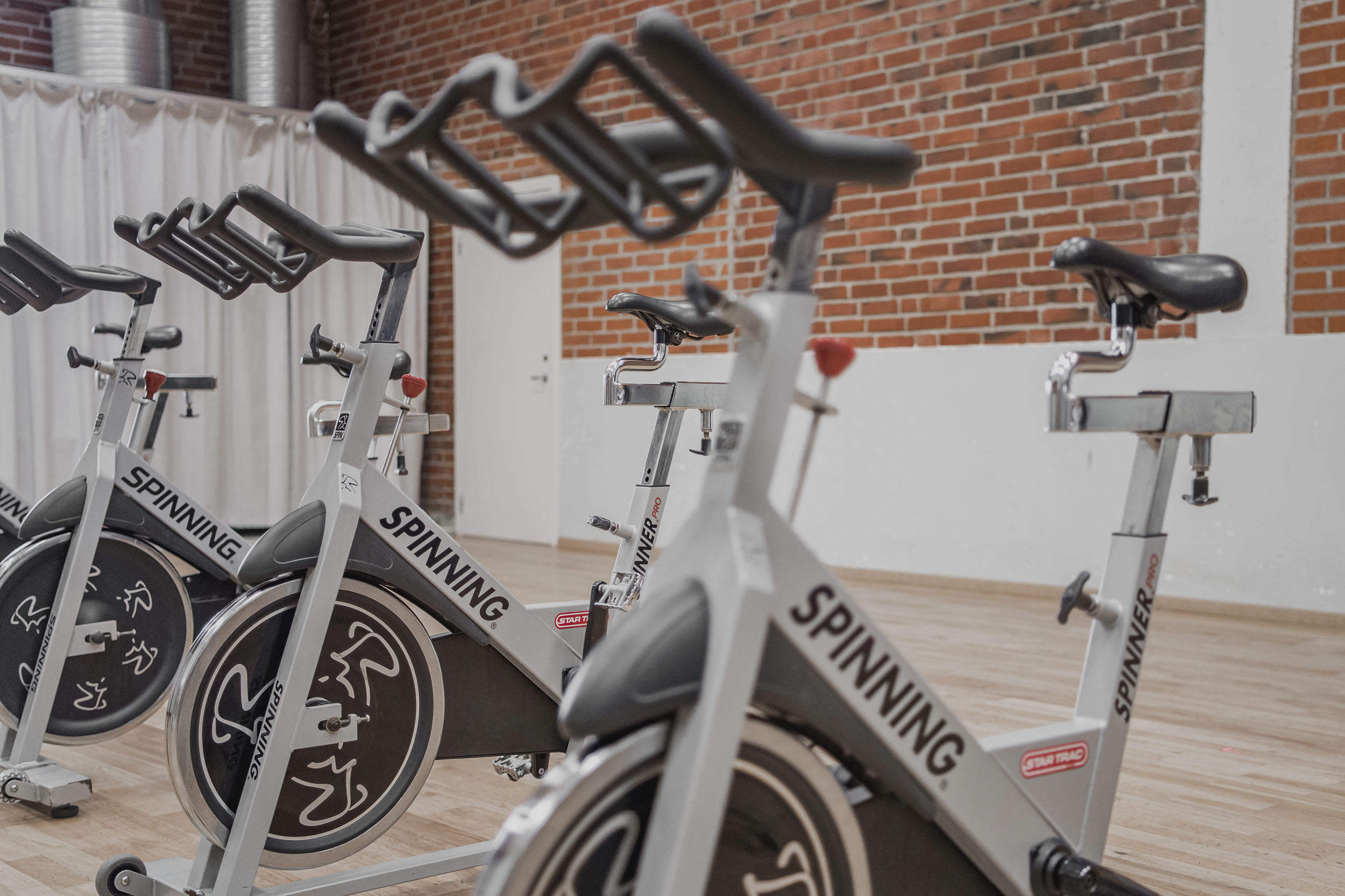 Spinningcyklar i gruppträningssal